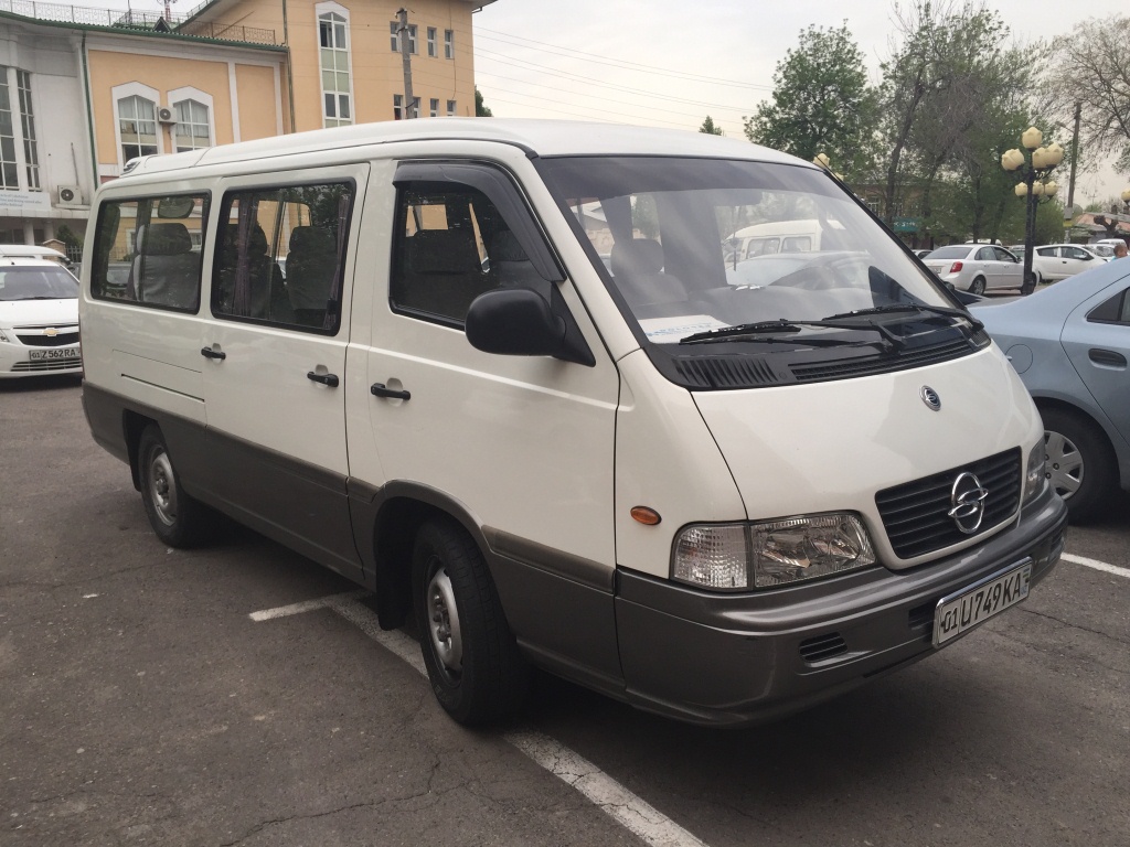 Emerald Travel » MINI VANS TOYOTA GRAND HIACE