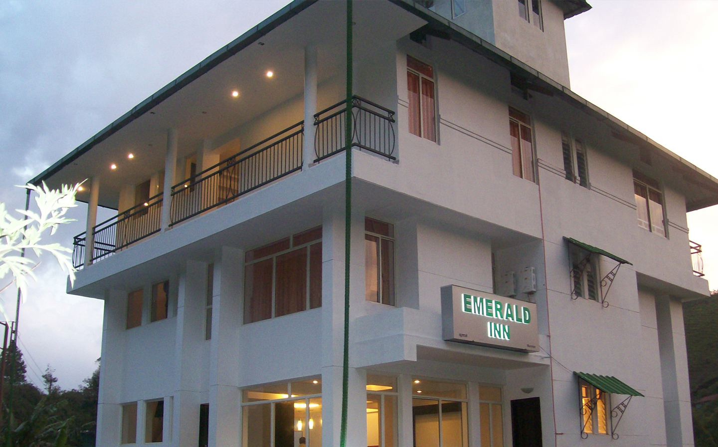 Emerald Inn Munnar Good Resort for a comfortable stay