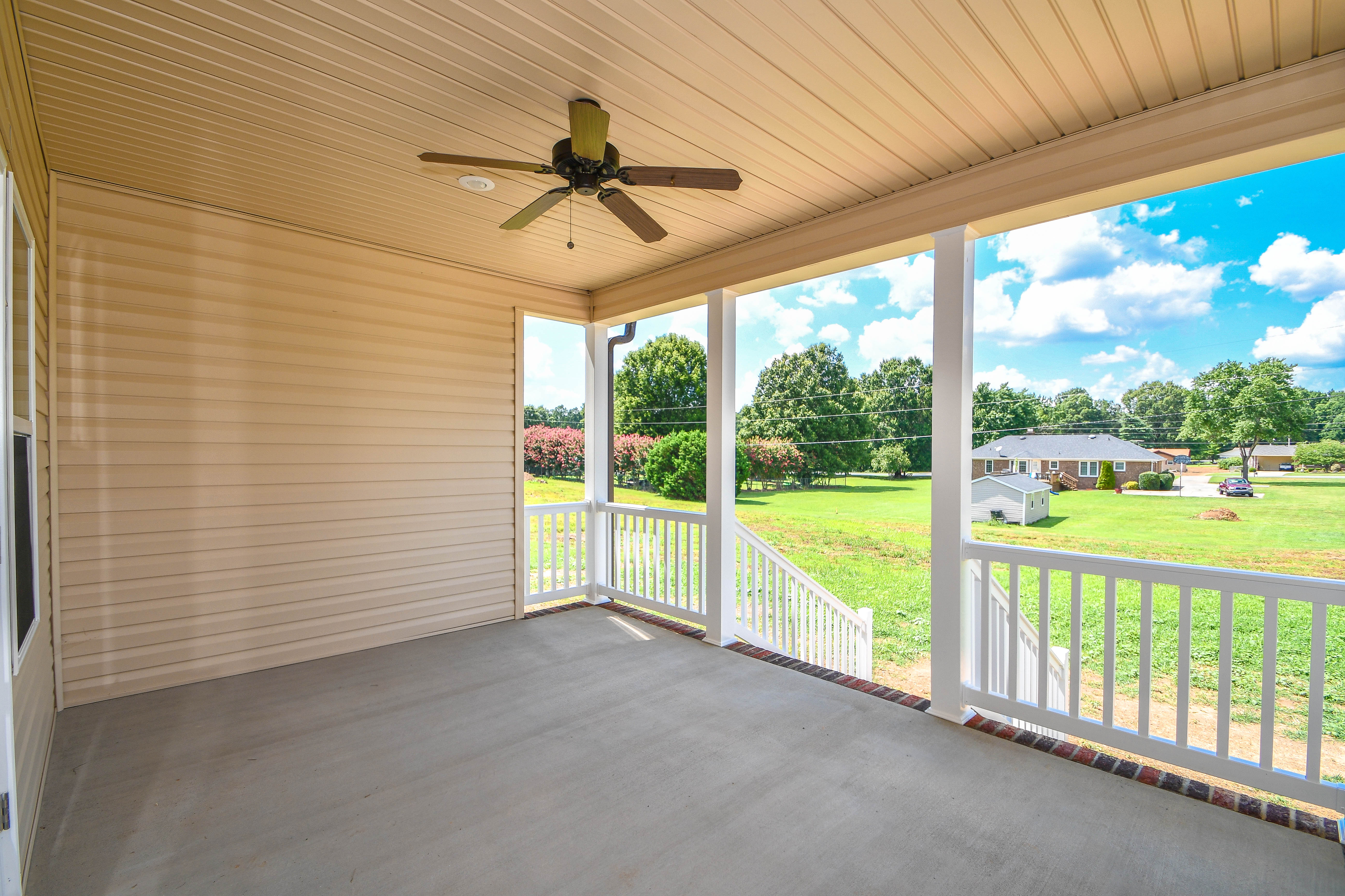 DSC_3663 Emerald Pointe Realty Custom Homes