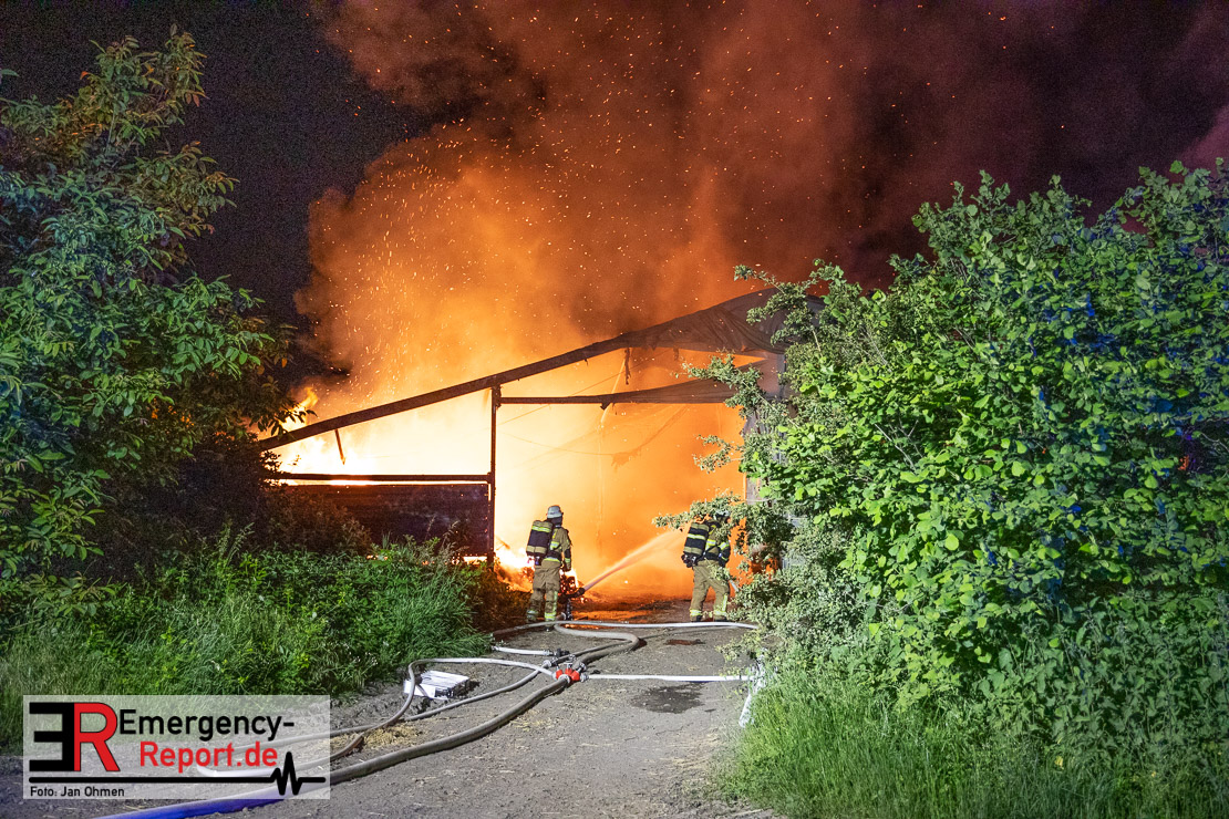13.06.2021 Frechen Habbelrath Scheune in Vollbrand Brandstiftung nicht auszuschließen