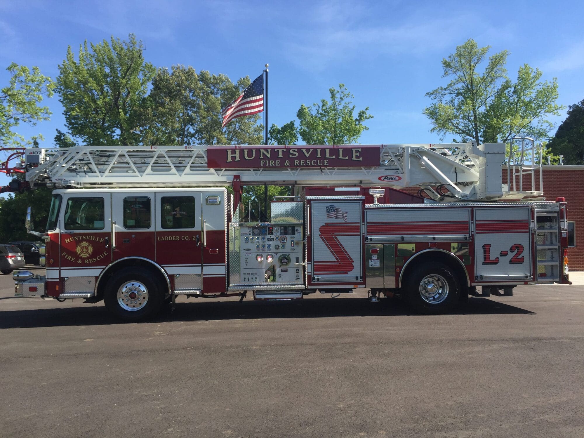 Pierce Enforcer Ascendant 107' Aerial to Huntsville Fire & Rescue