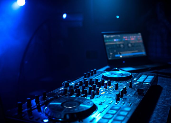 Can I use my DJ controller without speakers? What do you need to use a