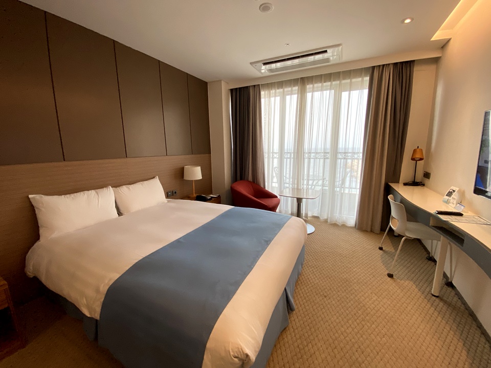 Jeju❤️台韓夫婦到濟州島蜜月旅行啦❤️濟州島飯店推薦!入住超讚海景豪華雙人房&享受露天泳池~Feat 哨子雲雀飯店 (WHISTLE LARK HOTEL)호텔 휘슬락 제주