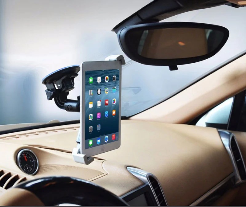 Mini iPad car holder installed in the Glass S28 Green E MixStore