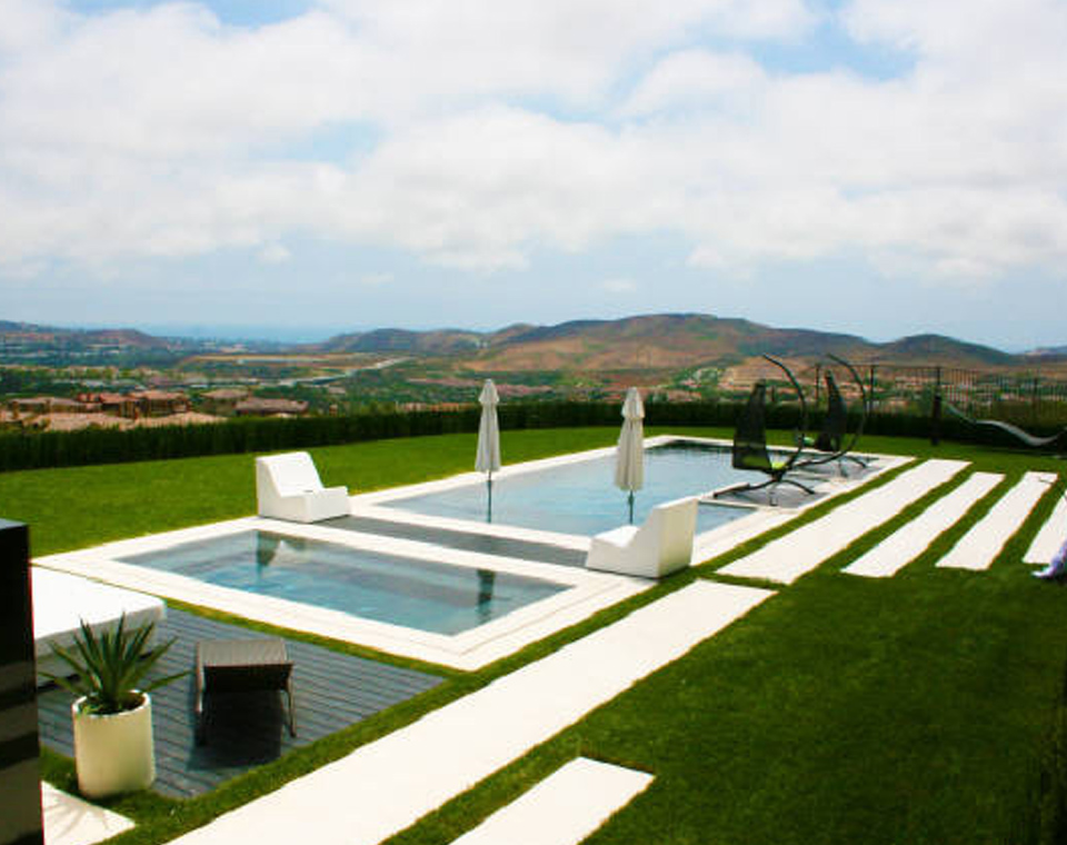 Custom swimming pool designs in Orange County pool builder