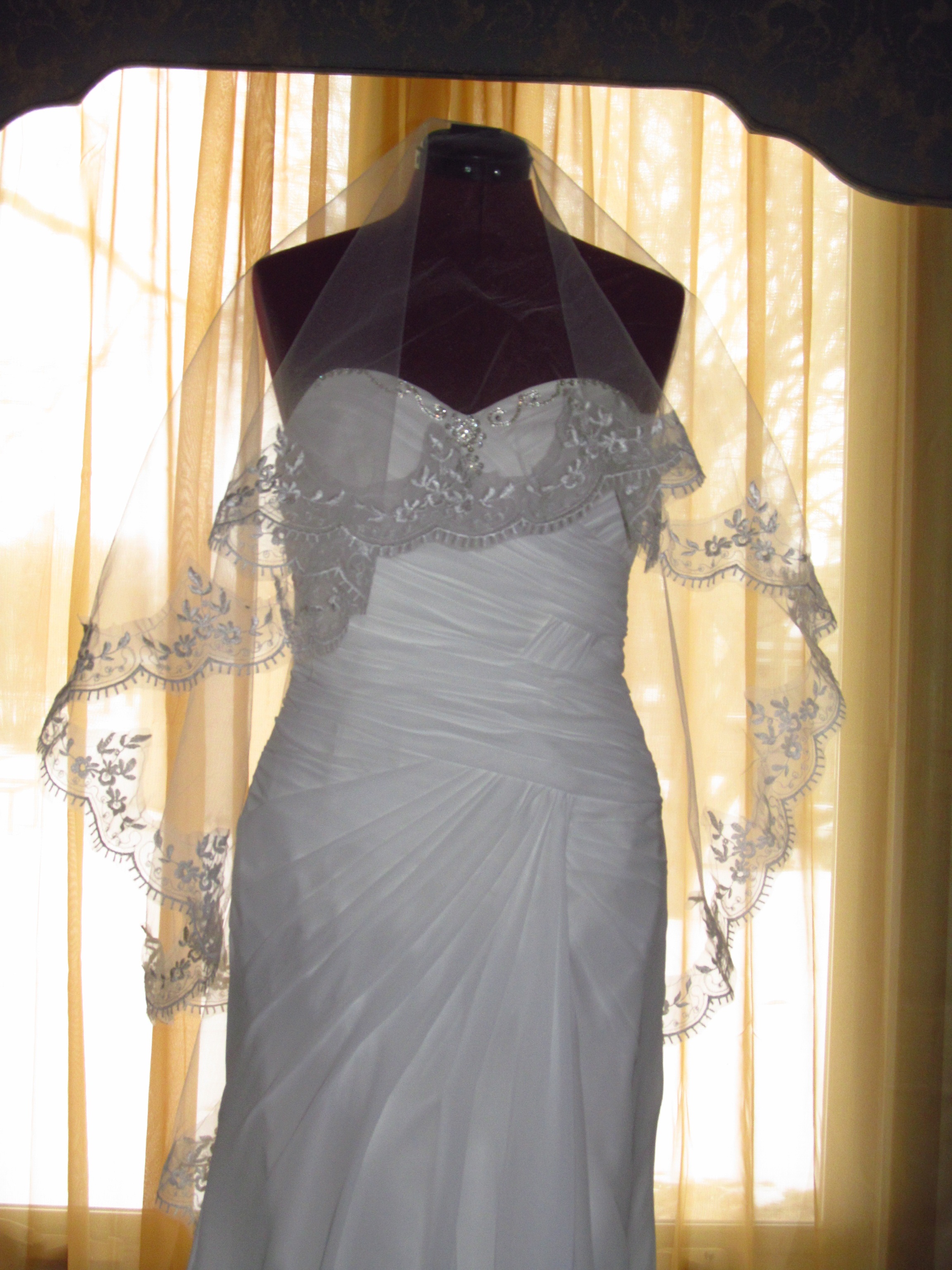 60″ Dainty Flower Lace Drop Wedding Veil