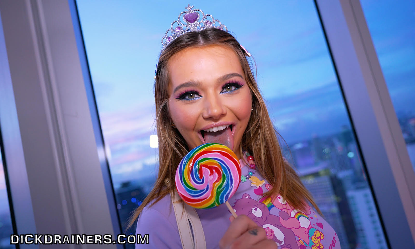 DickDrainers Drops First Mia Kay Video of Multi-Scene Pact – EMMNETWORK