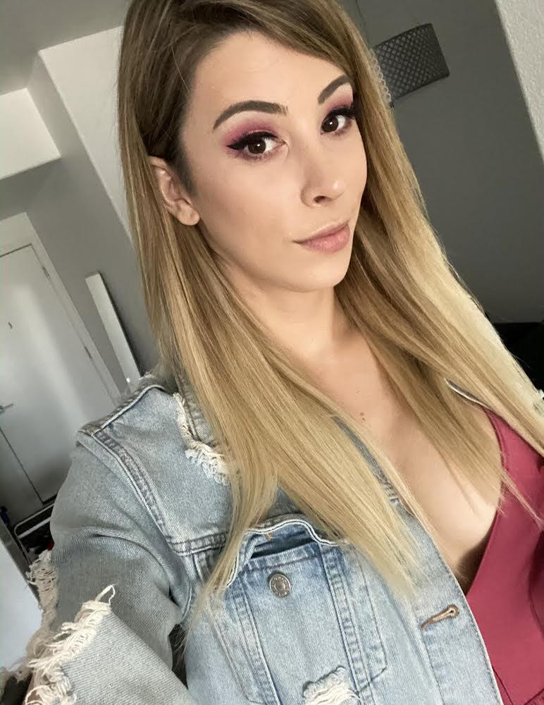 Model/Actress Casey Kisses discuss CASEY A TRUE STORY. EMMREPORT