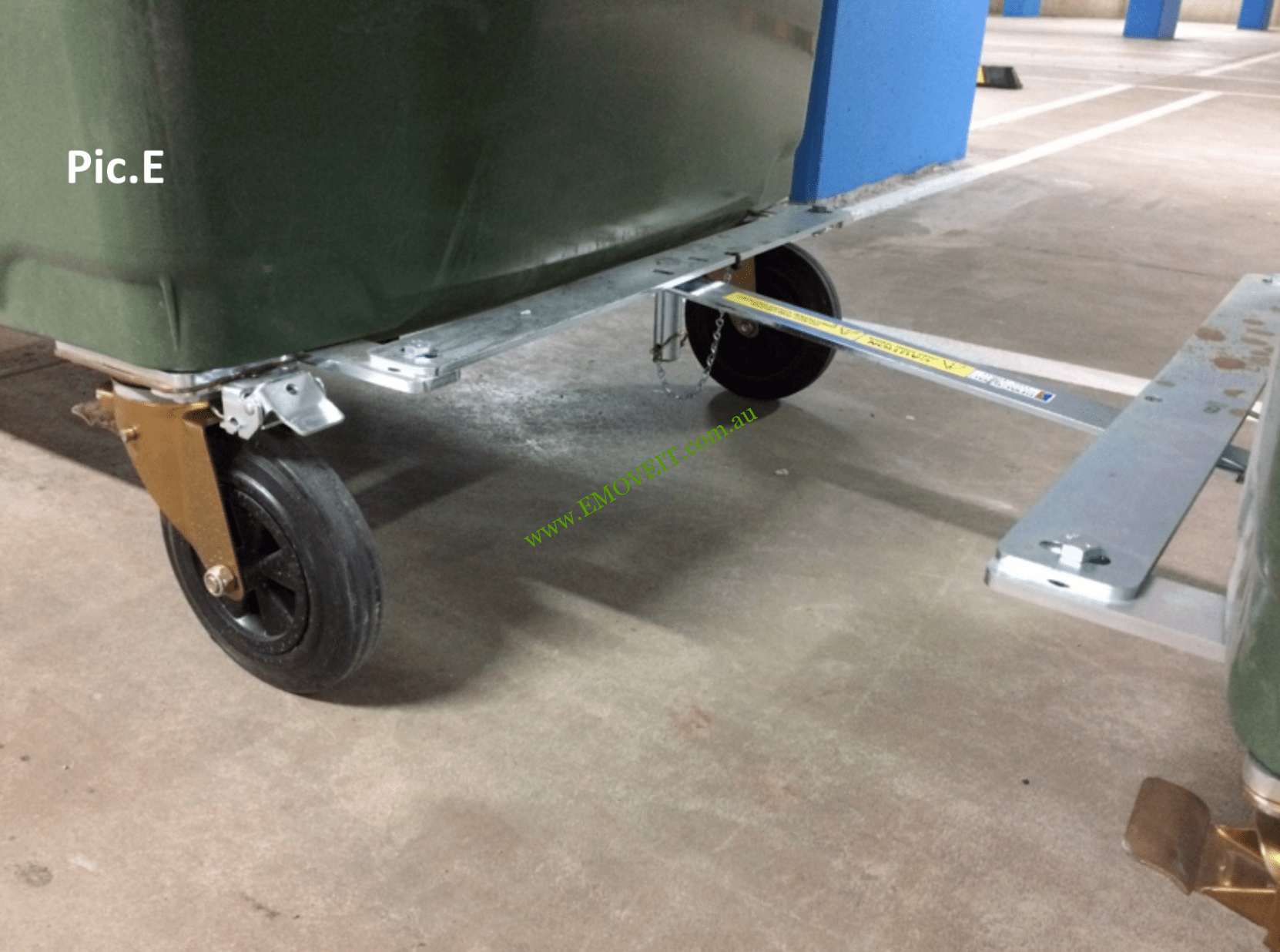 Spacepac Wheelie Bin Towing Attachment emoveit