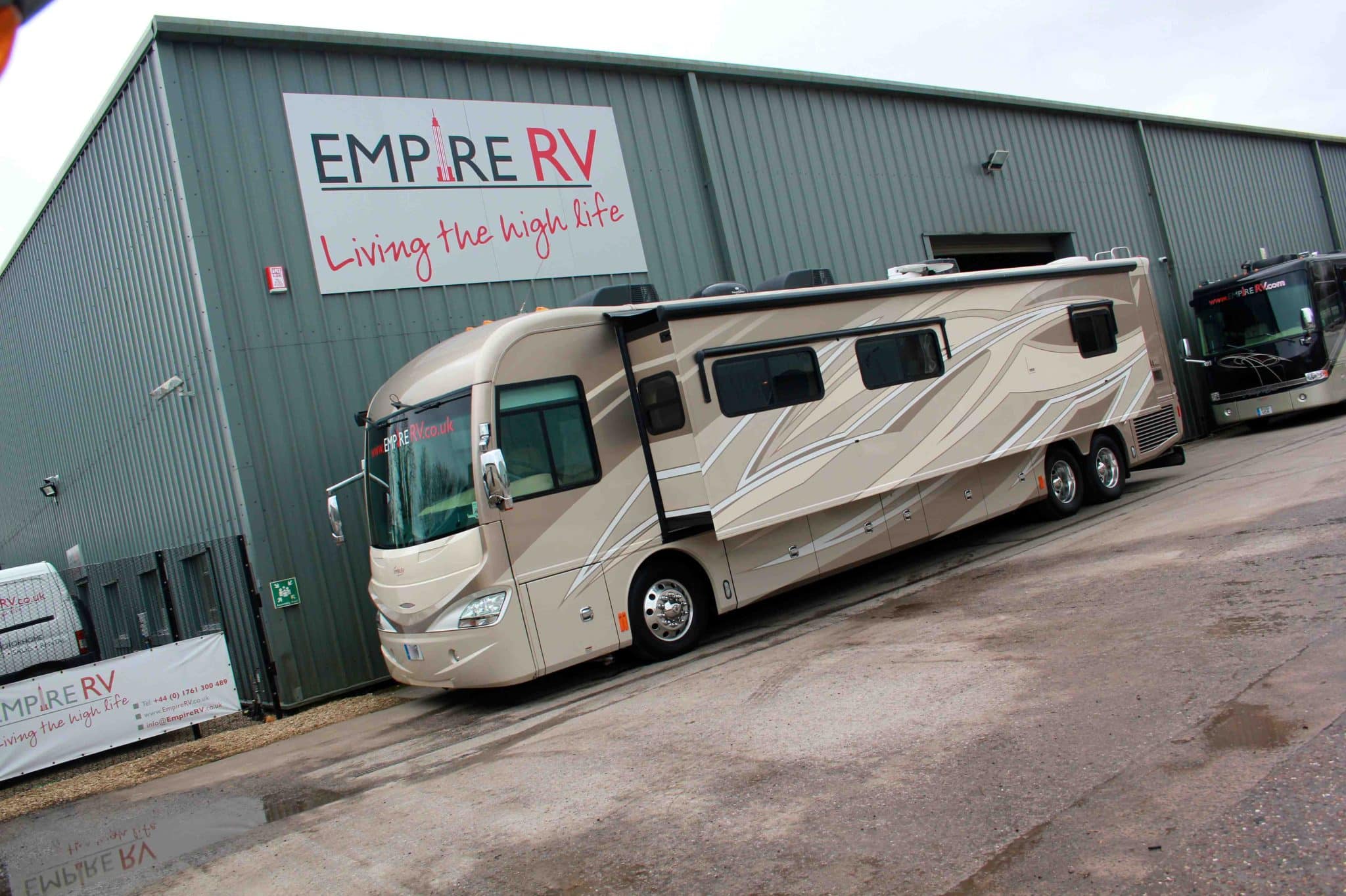 7* American Coach Revolution RV and American Motorhome hire and sales