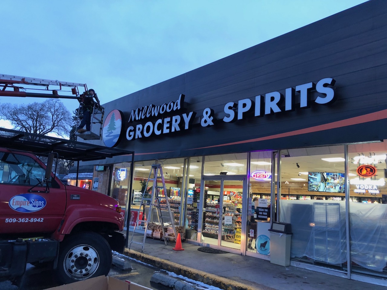 Services Empire Signs LLC