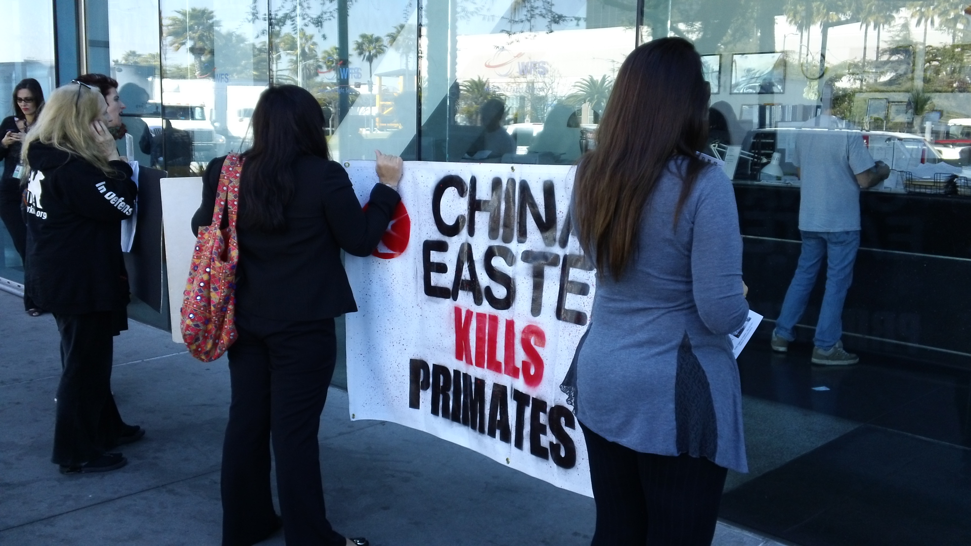 Photos Empty Cages Los Angeles