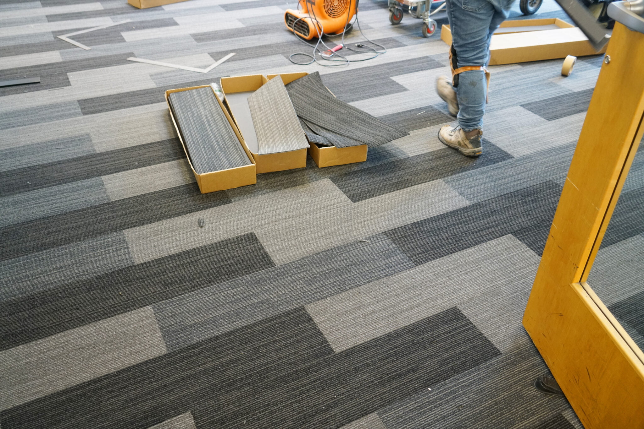 Carpet Tiles Vs Regular Carpet The Pros And Cons You Need To Know EmptyLightHome