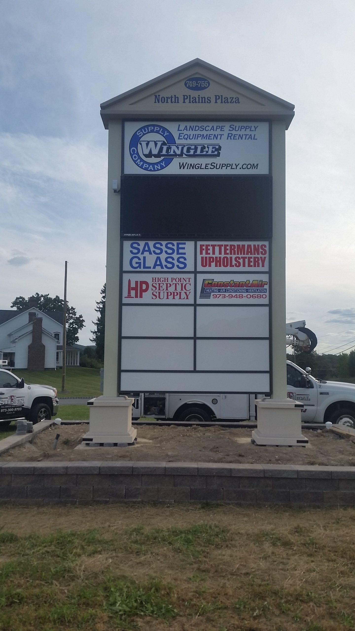 North Plains Plaza EM Signs NJ