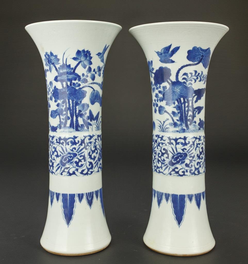51BidLive[Pair Of Chinese Blue & White Trumpet Vases]
