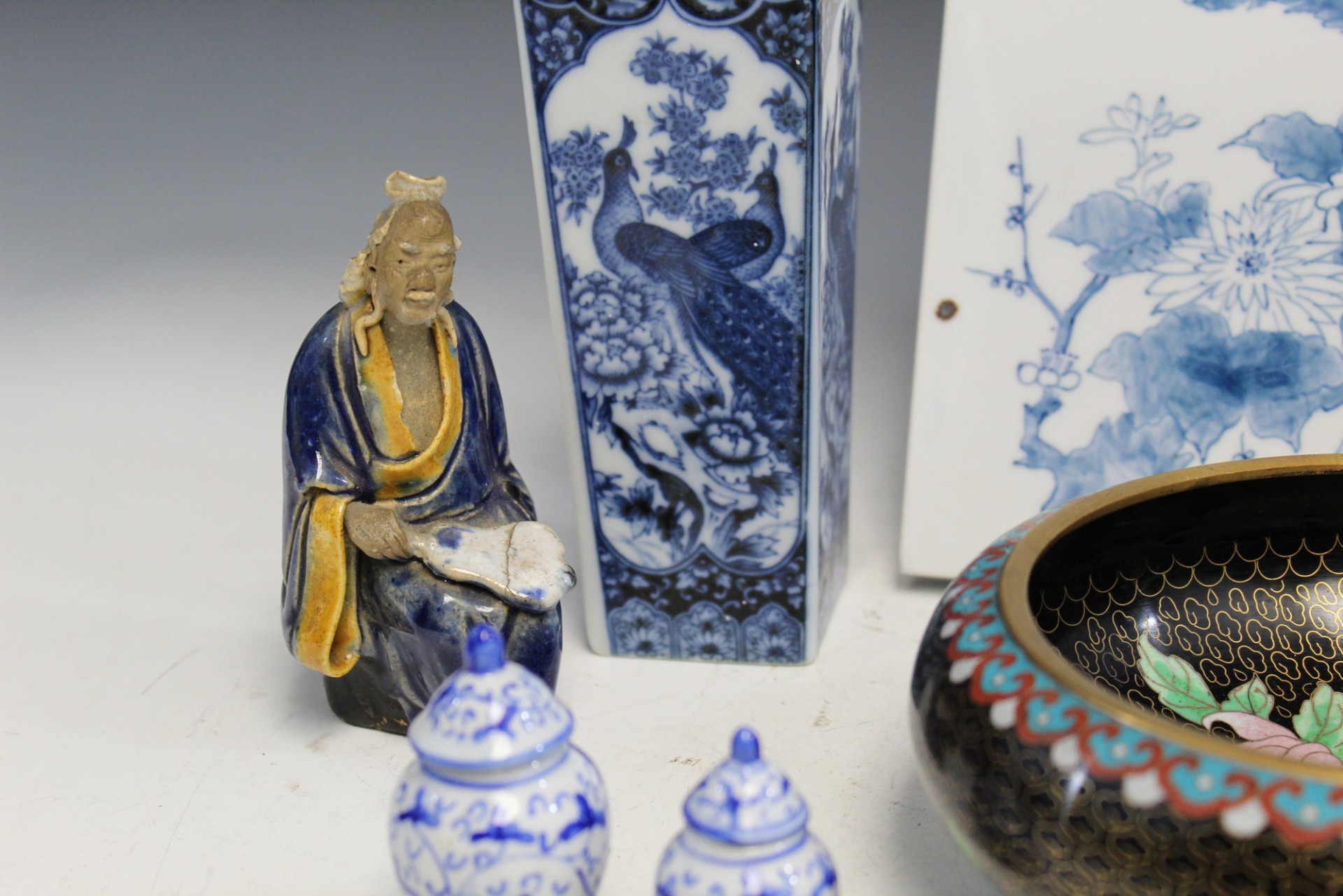 51BidLive[Seven Asian Decorative Items]