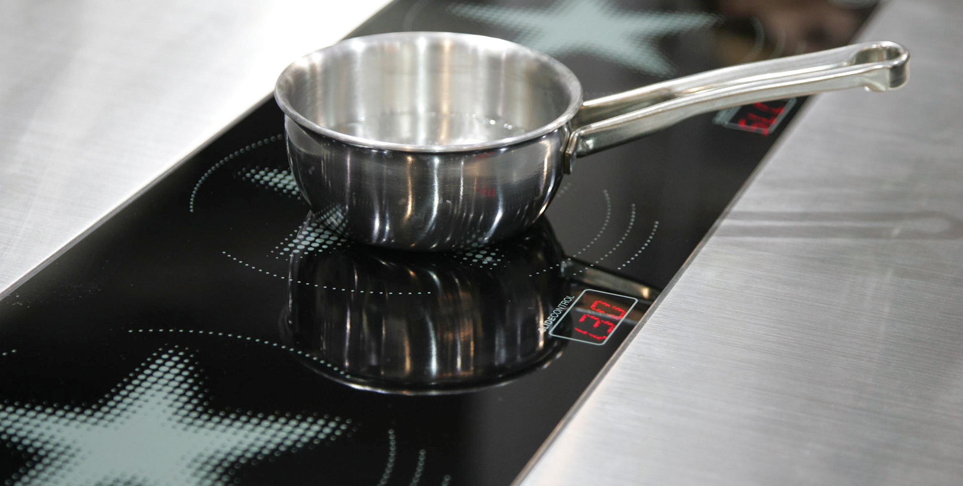 Professional induction cooking suites for restaurants and large
