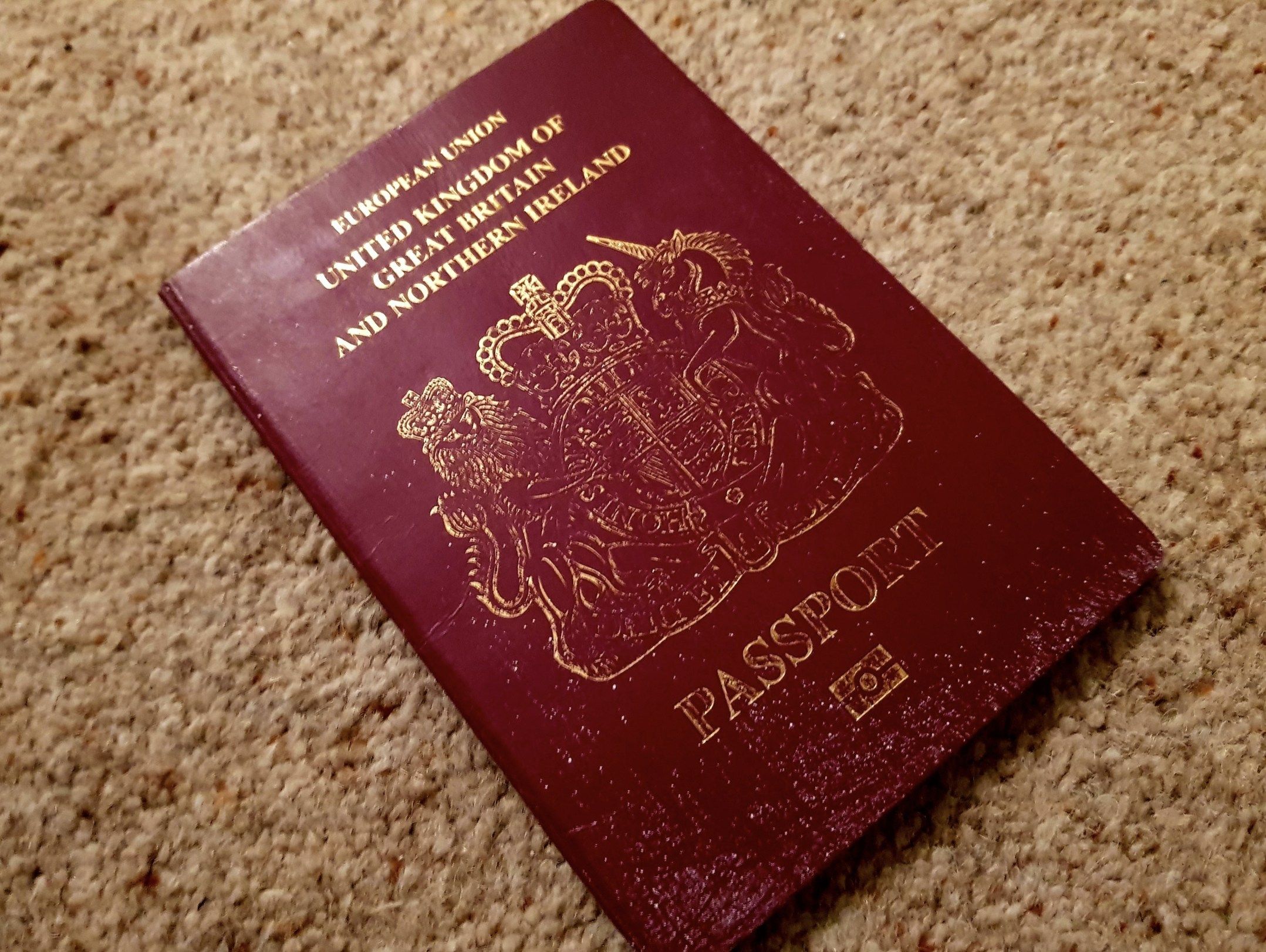 有名な Uk Passport Design 面長 髪型 メンズ