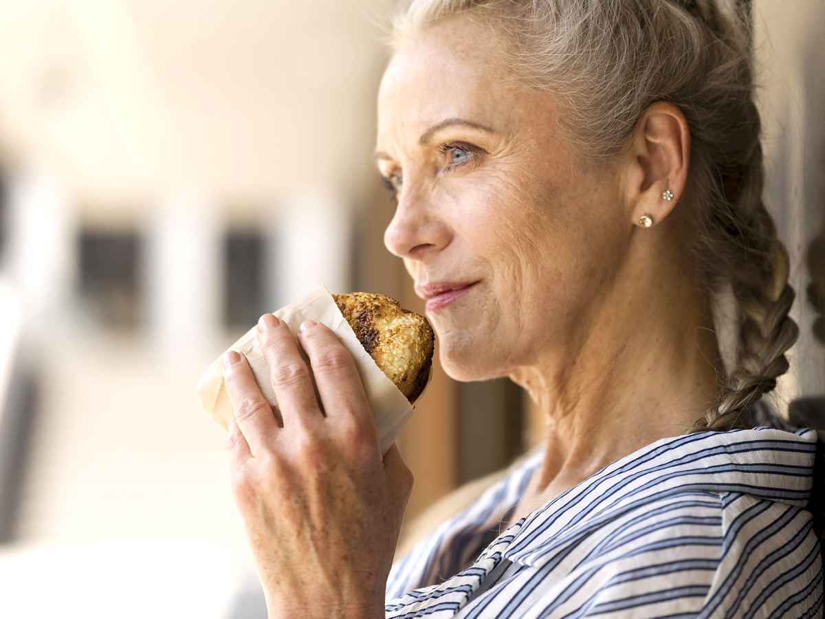 6 Foods that accelerate aging How to avoid them?