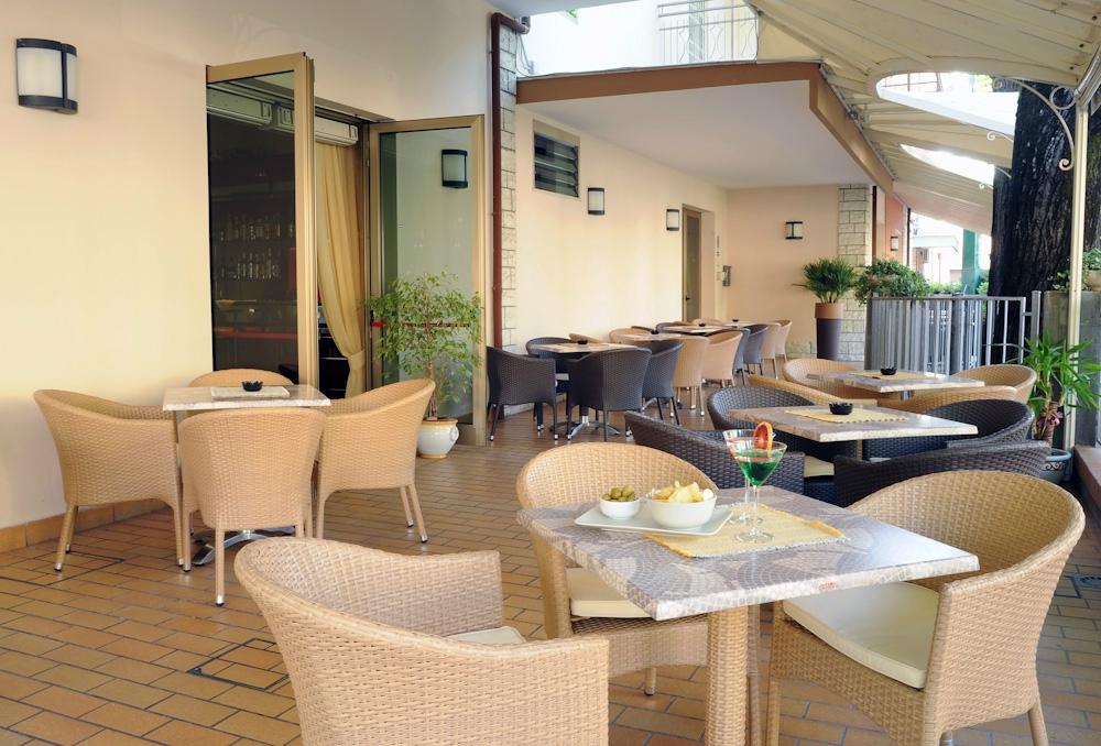 to Piccolo Hotel Astoria