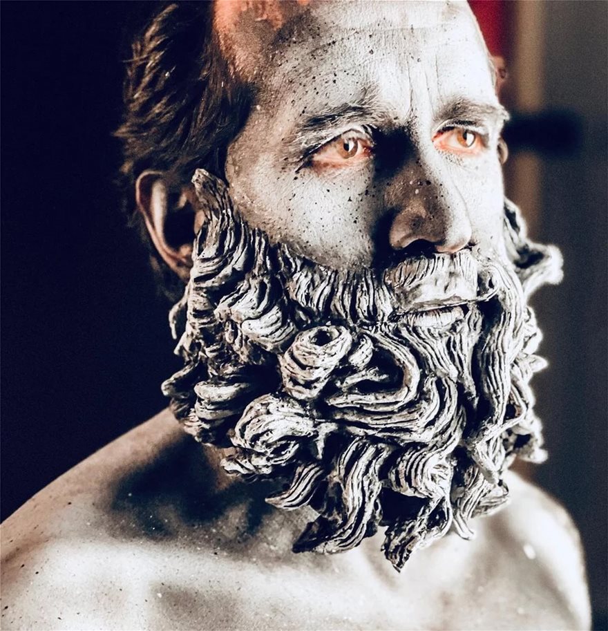Greek actors transform into ancient Greek statues on World Culture Day (photos)