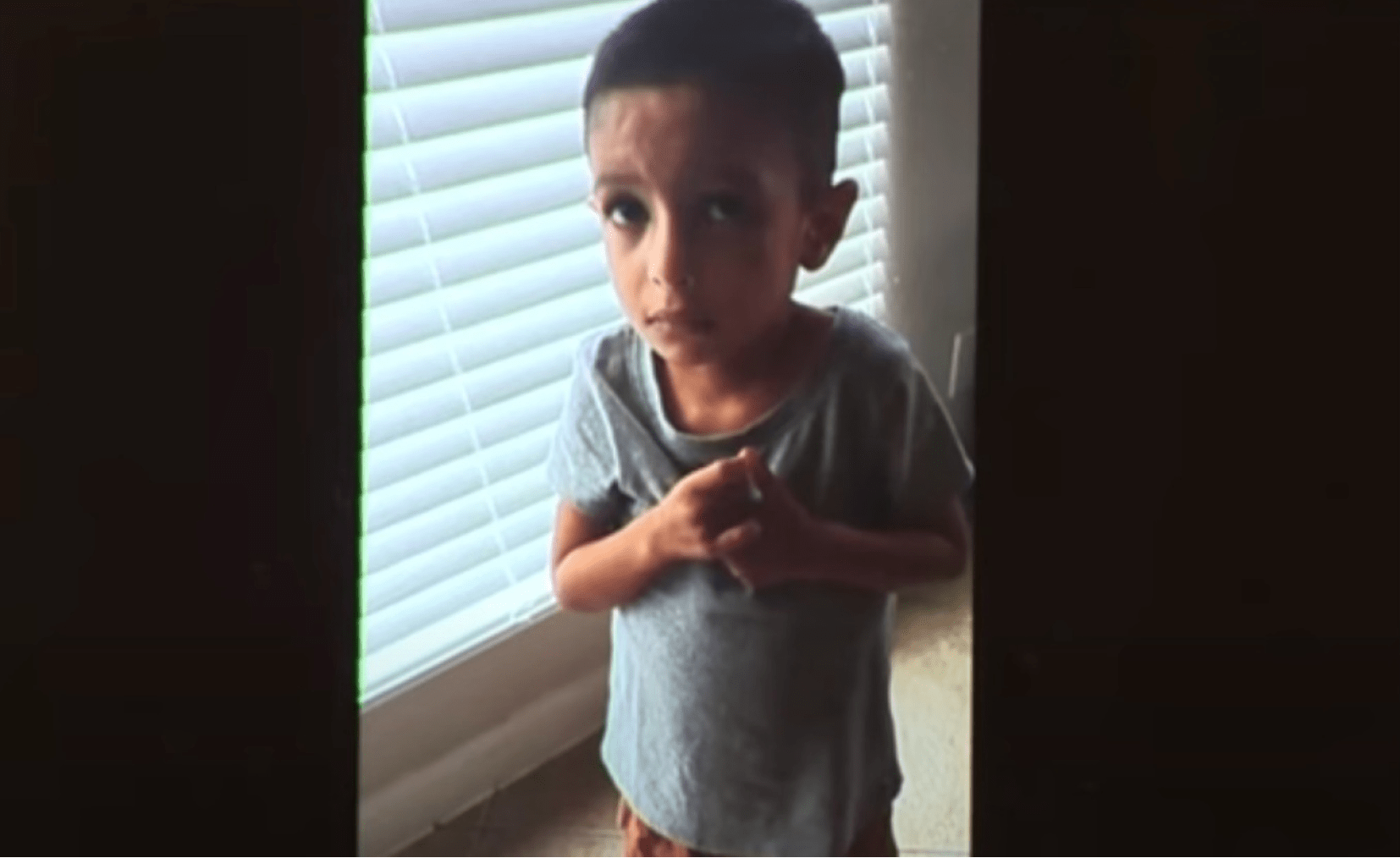 USA 4yearold begs his father, "Can you give me bread?" shortly