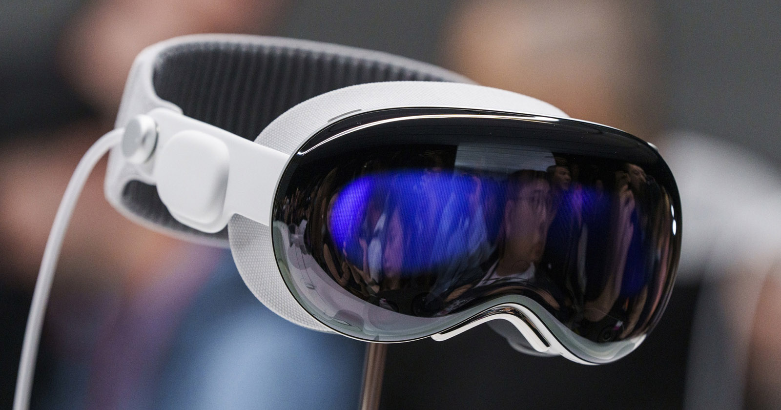 Apple Vision Pro, worth 3,500, gets ChatGPT support!