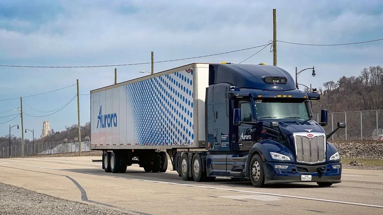 Driverless trucks begin service in the US! Global