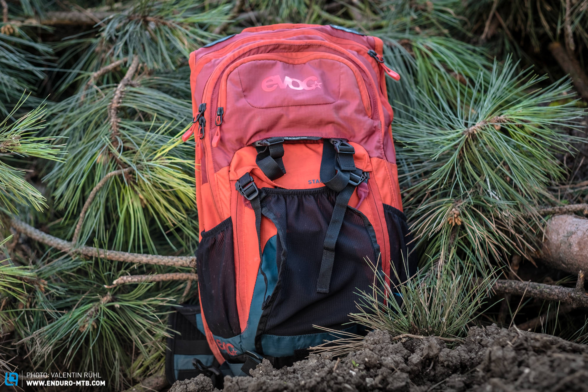 The Lab EVOC STAGE 12 Backpack Review ENDURO Mountainbike Magazine