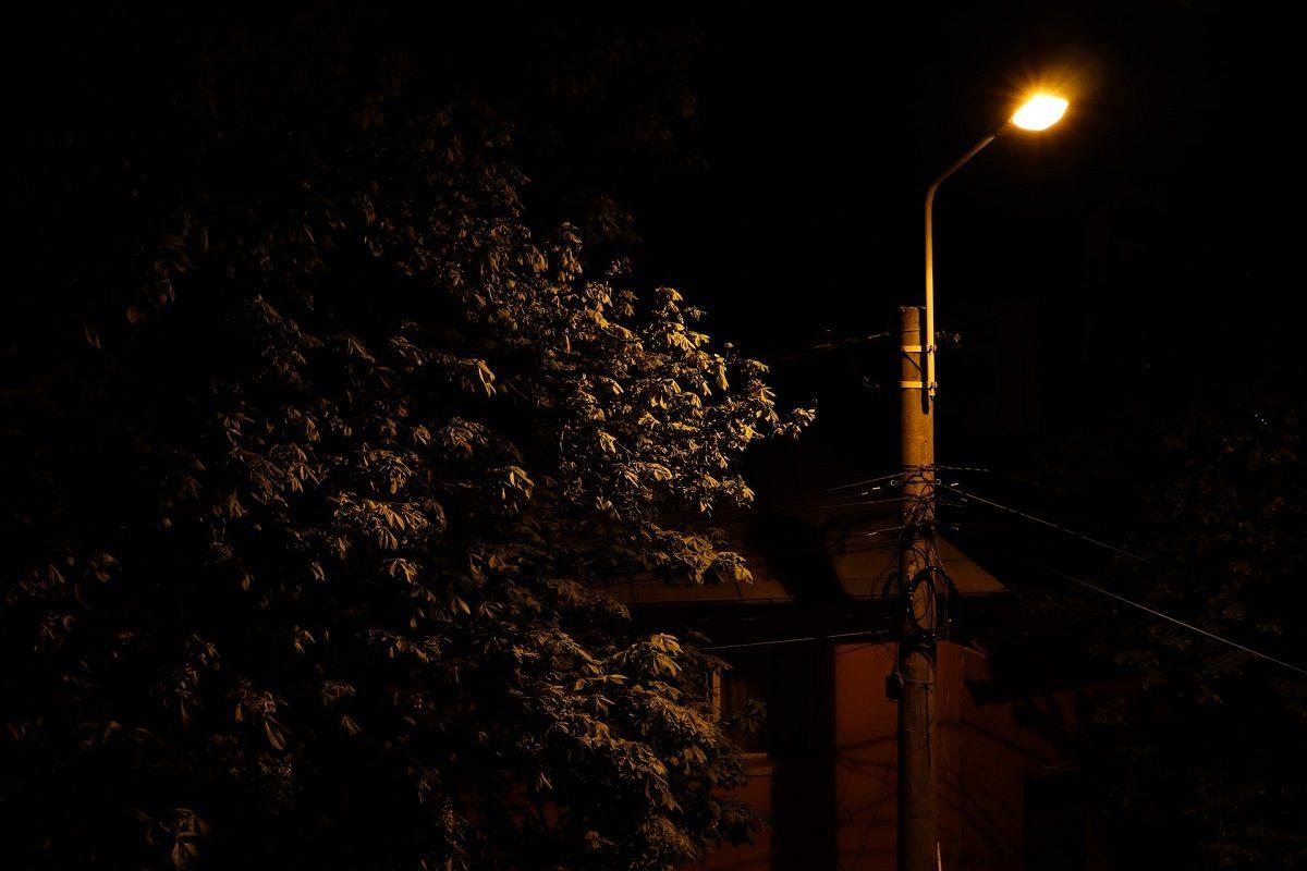 How Do Solar Lights Turn On At Night? Energy Theory