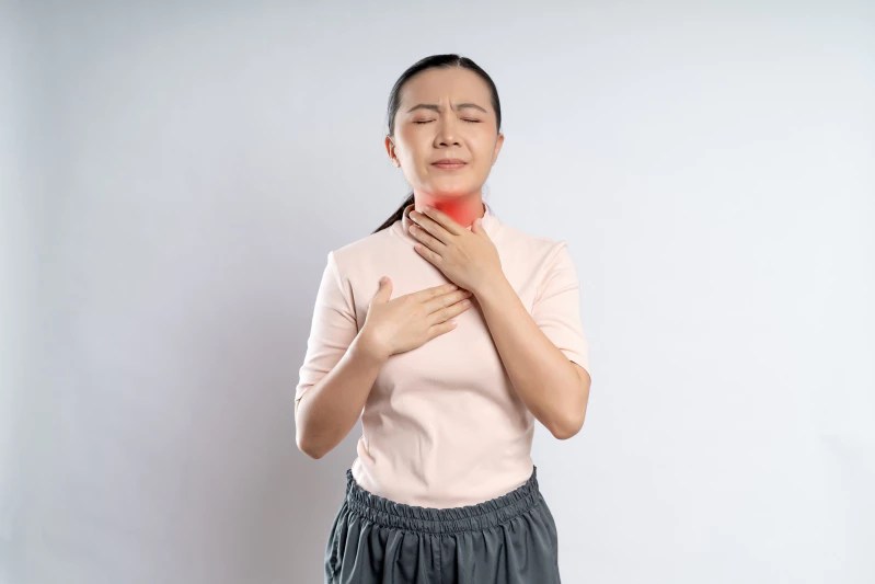 9 Penyebab Tenggorokan Terasa Panas dan Cara Mengatasinya