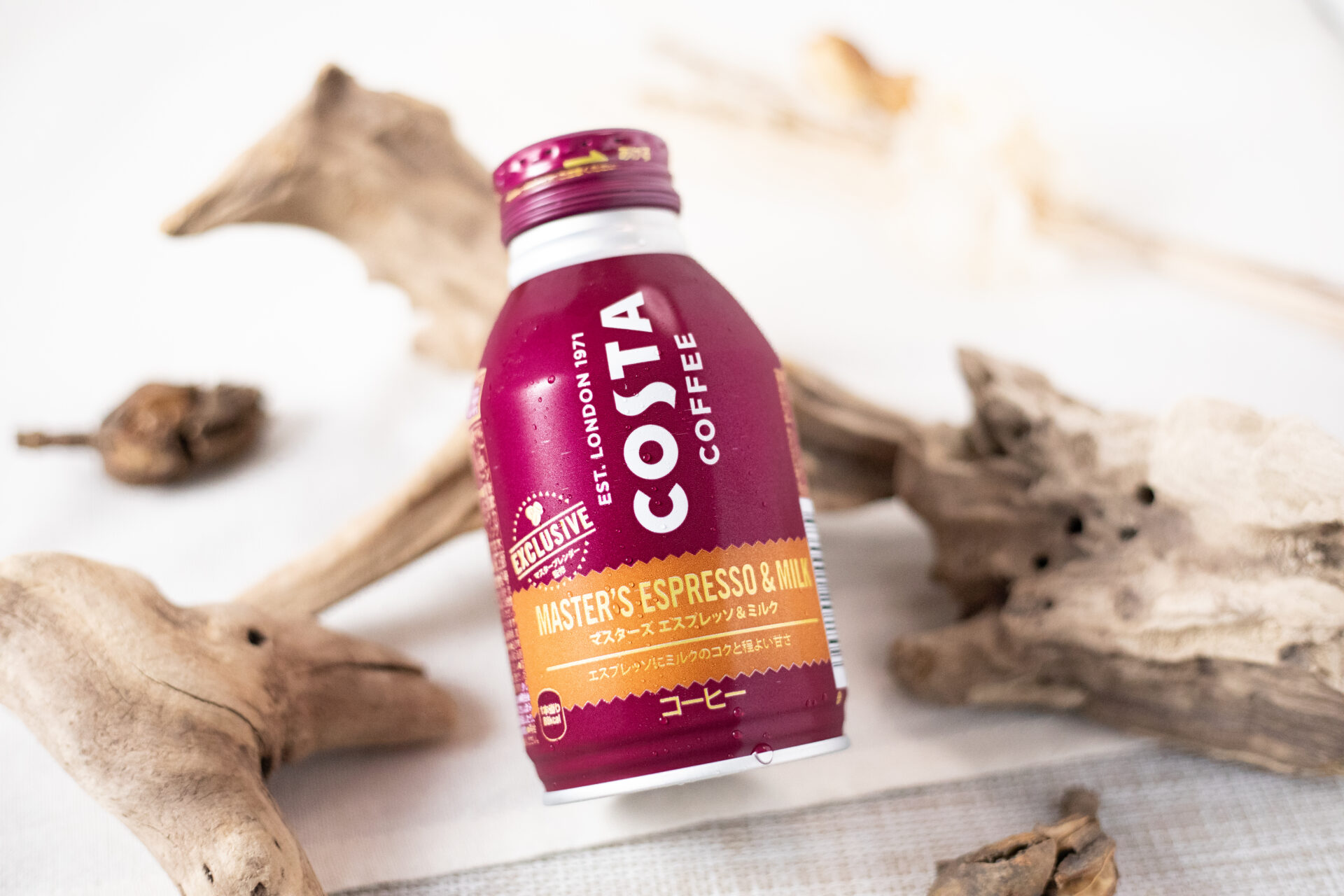 セブン&アイグループ限定『コカ・コーラ コスタコーヒー マスターズ エスプレッソ&ミルク』はしっかりとした苦味やキレを感じられる、香ばしボトル