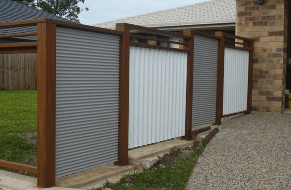 Corrugated Metal Fence Ideas to Create a Private Space With a Low