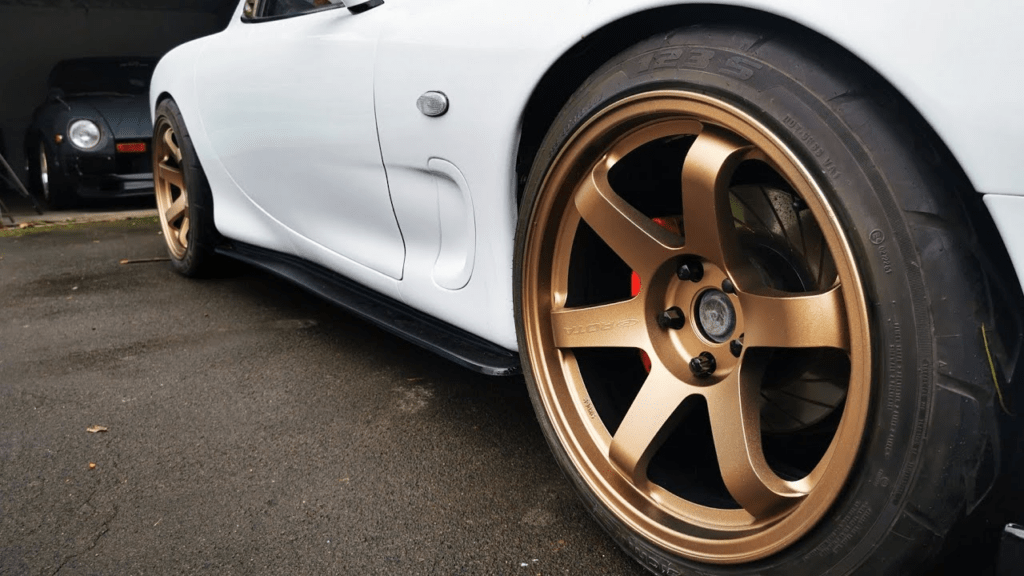 Do White Cars Look Good With Bronze Rims? Engineerine