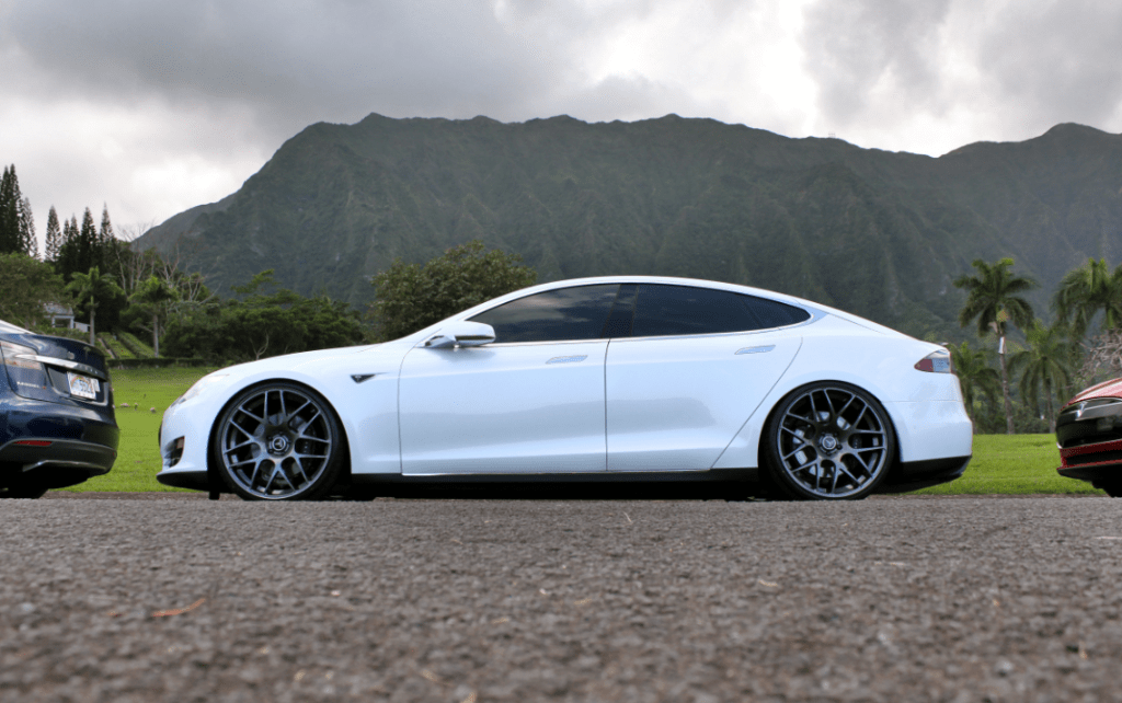 Do White Cars Look Good With Bronze Rims? Engineerine