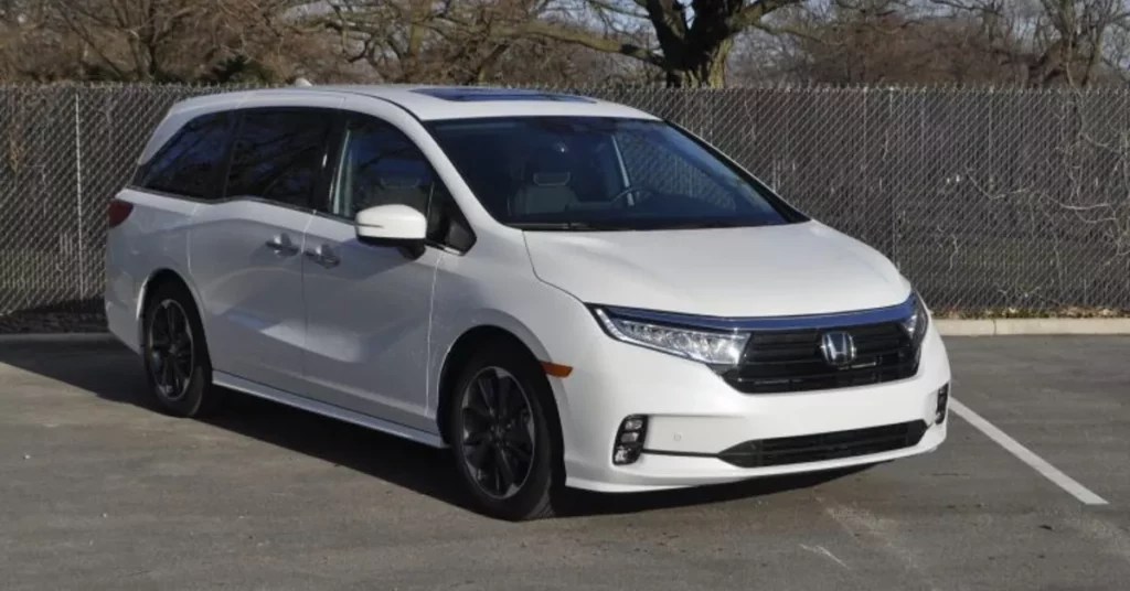 15 Minivans Similar To Chrysler Pacifica (Ev’s & NonEv’s) Engineerine