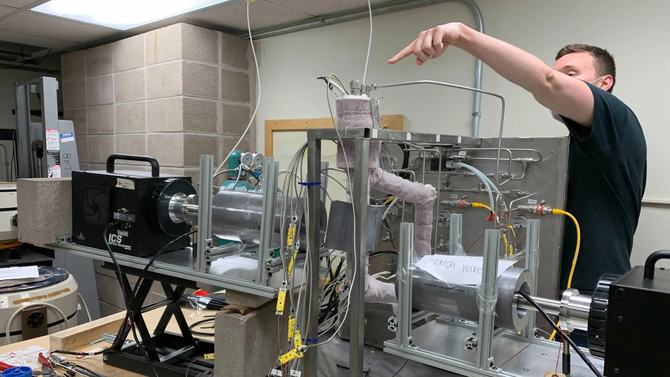 New technique pinpoints material corrosion in molten salt systems in