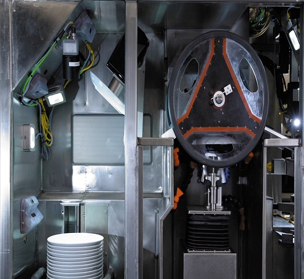 Robot Takes Over Dishwashing From Humans