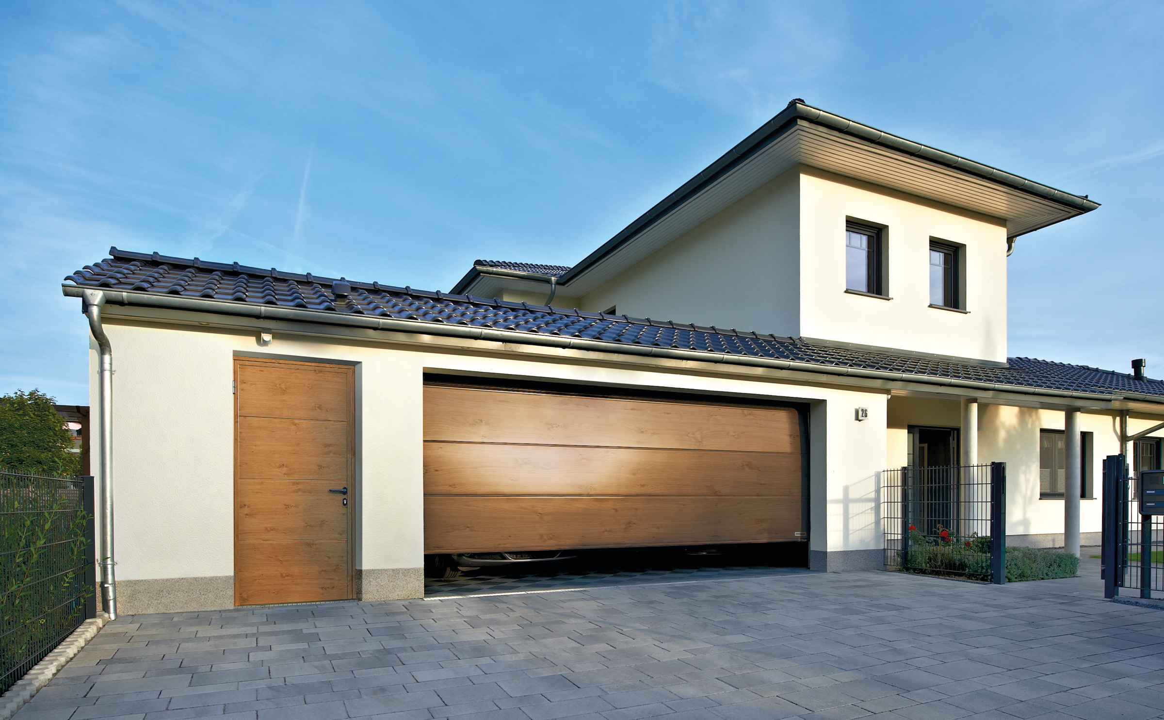 Гараж у дома фото деревянный небольшой гараж с мансардой