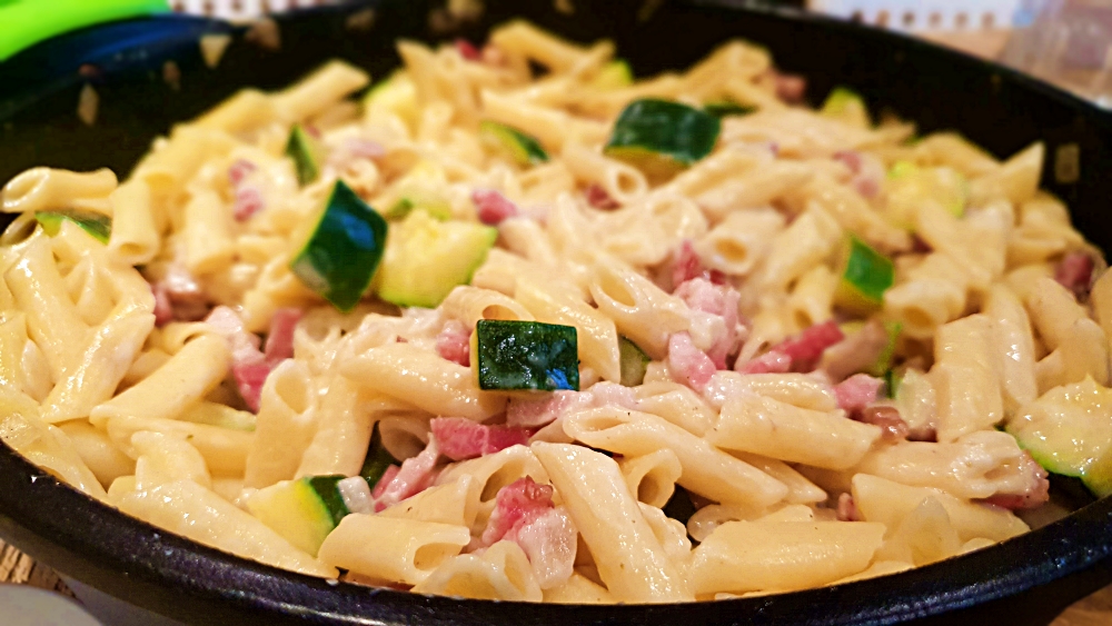 MACARRONES CON NATA CALABACÍN Y BACON EN MI SALSA RECETAS FÁCILES