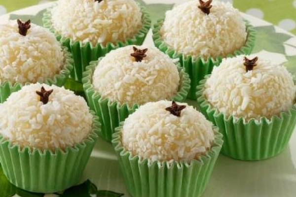 Besitos de coco Dulce típico de Brasil