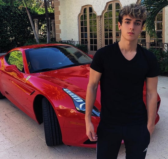 Bryce Hall Age, Net Worth, Girlfriend, Family & Biography Entertainer
