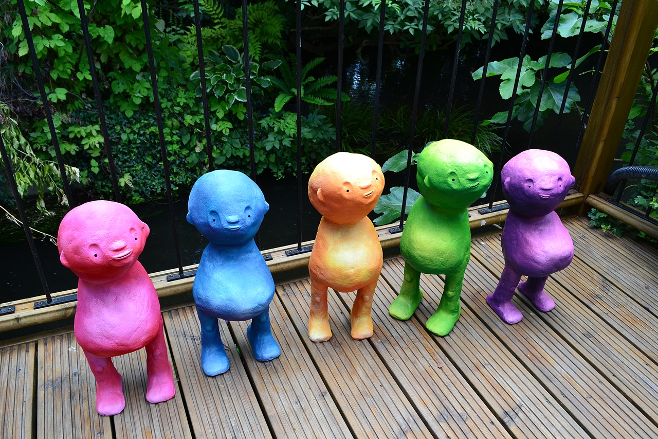 Concrete sculptures spray paint Entity Art