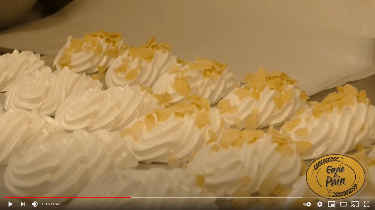 La meringue... 😍 Et vous, vous la préférez avec des amandes, du