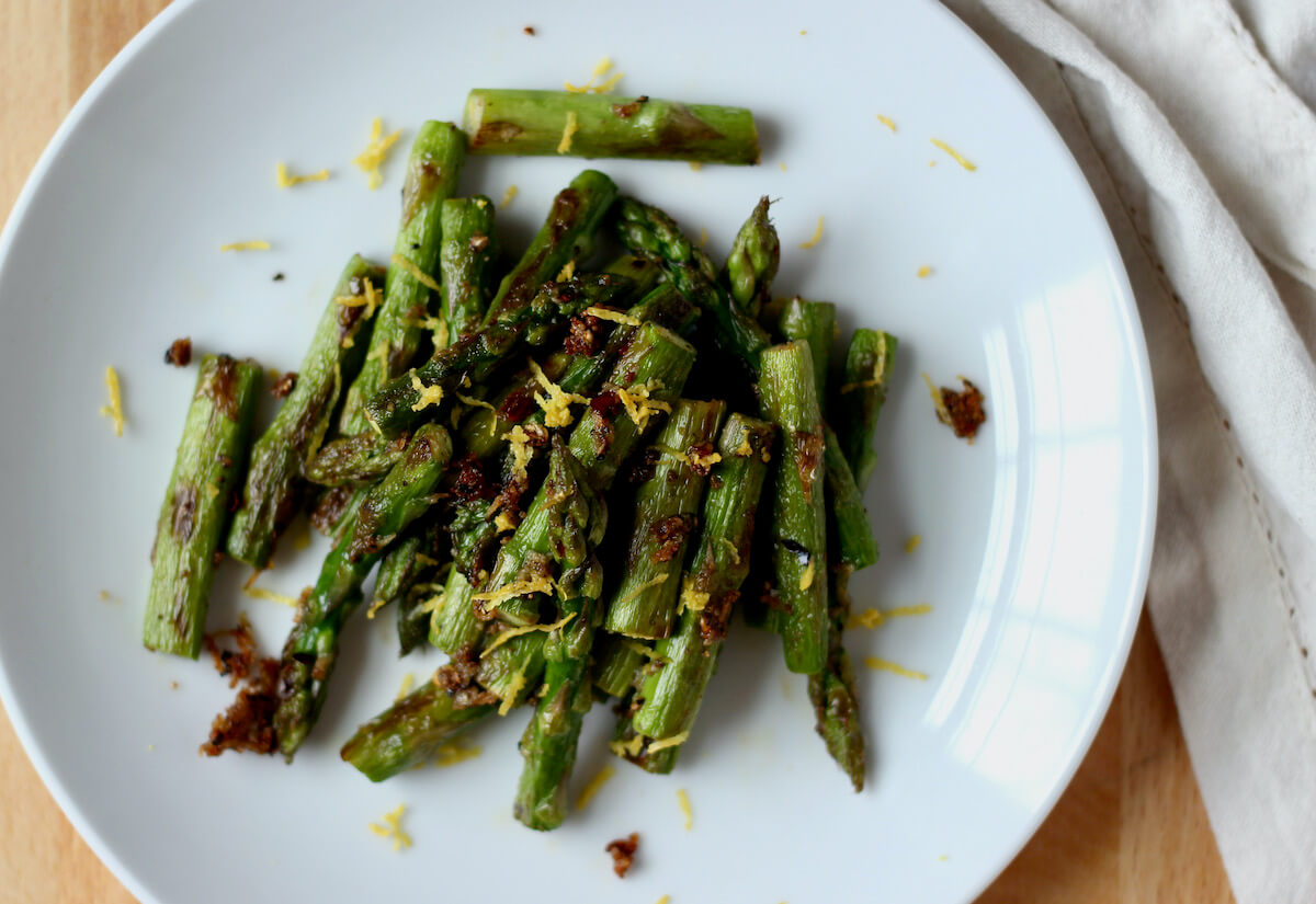 Cast Iron Asparagus (Sautéed Asparagus With Garlic and Lemon