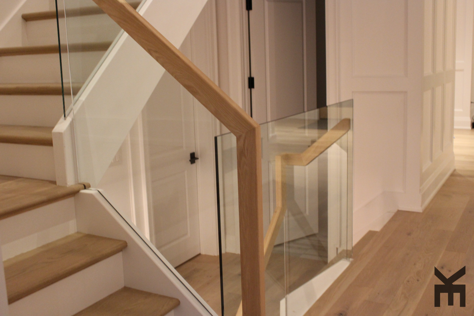 ENZOKHAN Ltd. Stairs & Railings