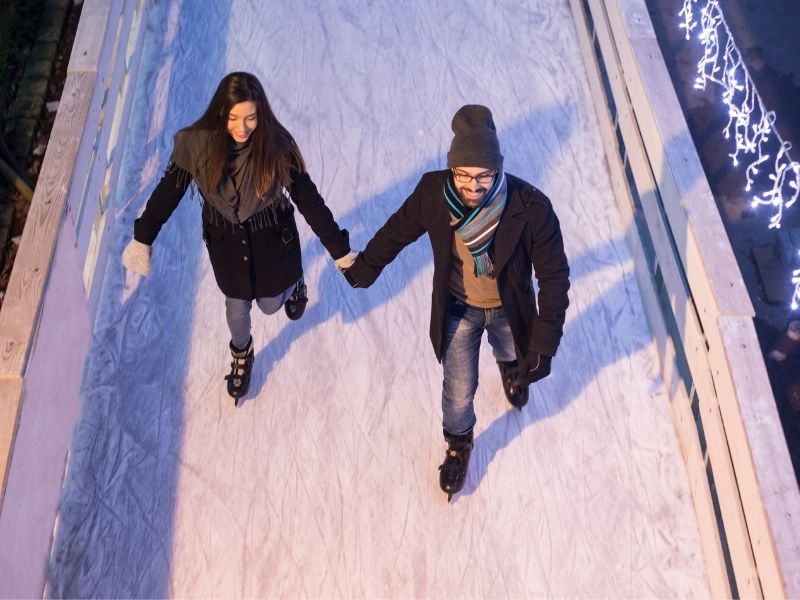 40 Christmas Activities For Couples (Couples Christmas Bucket List)