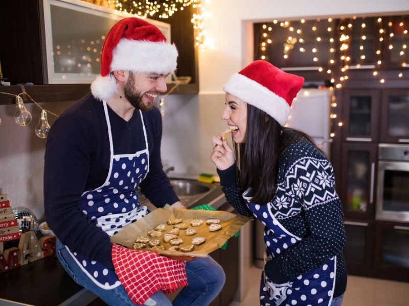 40 Christmas Activities For Couples (Couples Christmas Bucket List)
