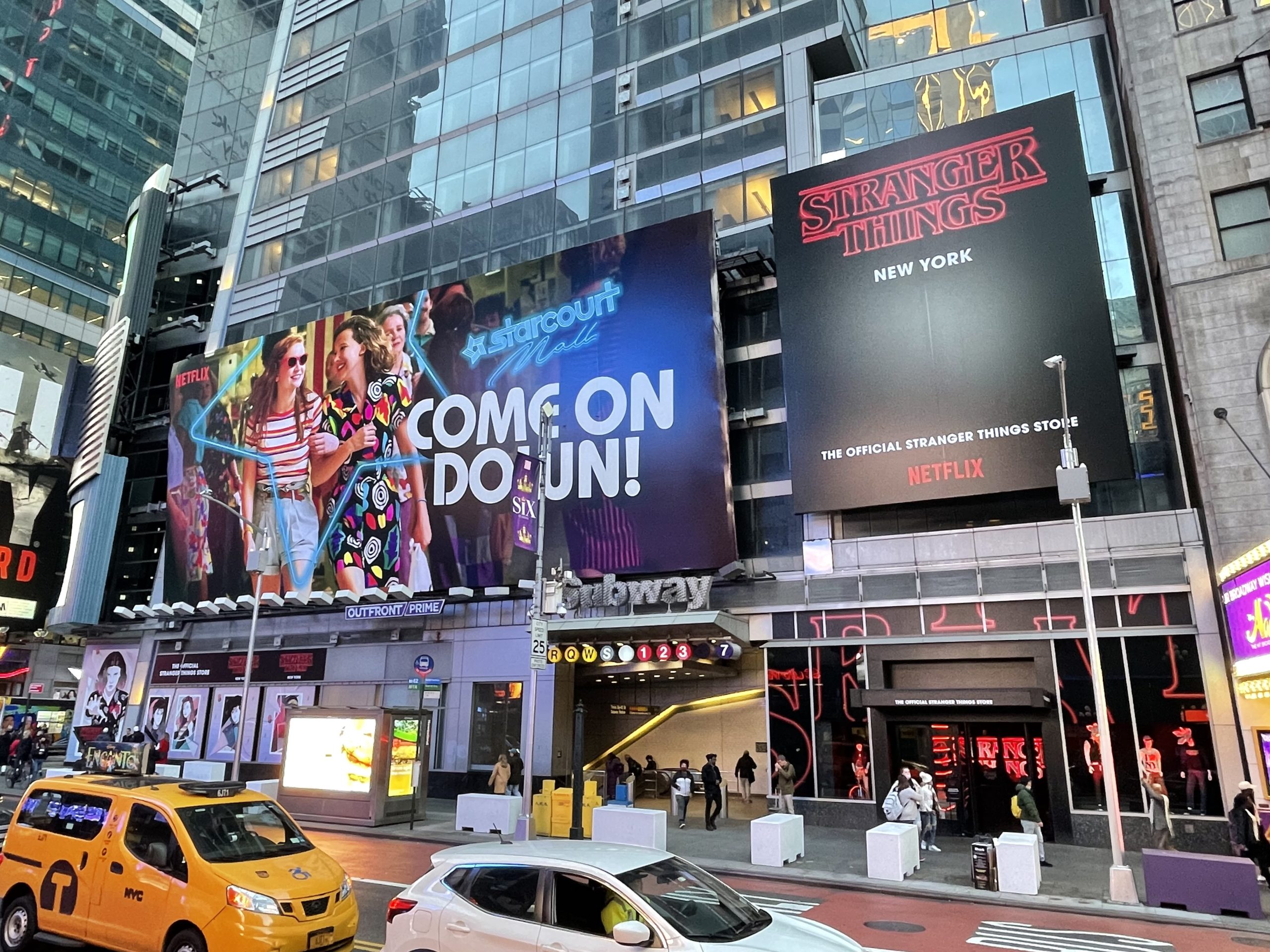 STRANGER THINGS POPUP STORE / NYC + LA Epidemic