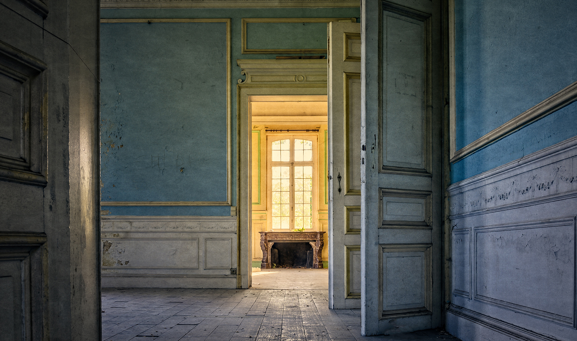 INT. HORROR HOUSE FANCY DAY Episode Life